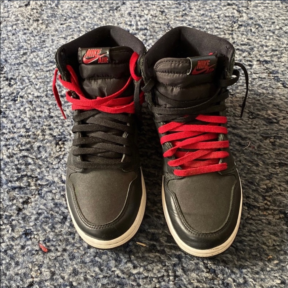 Jordan 1 black satin